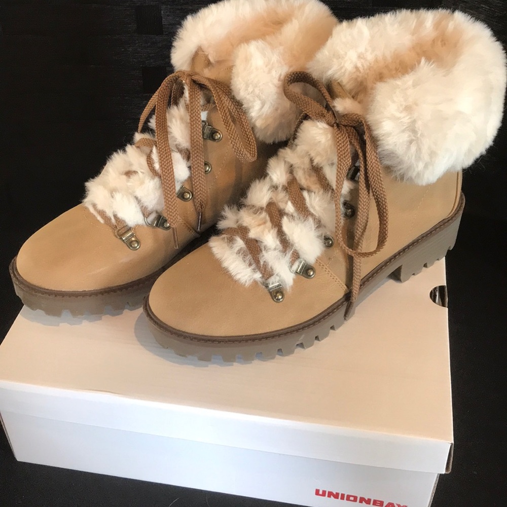 NWB. UNIONBAY Kacie Boot with Faux Fur
